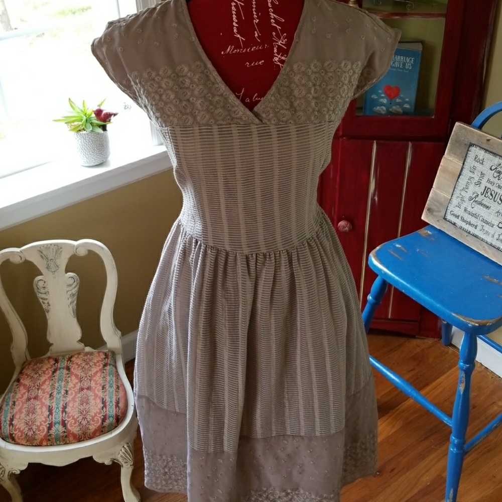 DE Collection Dress! - Picture 3 of 8